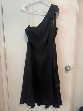 Gal Meets Glam Black One-Shoulder Dress with Shoulder Bow